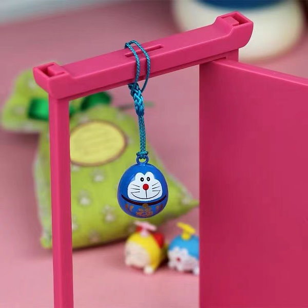 Qoo10] ドラえもん高崎ダルマ祈願鈴ストラップ祈願