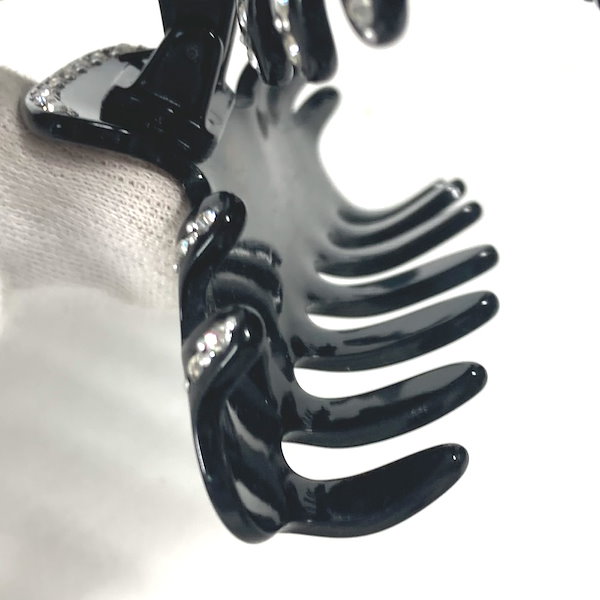 新品　シャネル　バレッタ　ヘアクリップ ヘアアクセサリー　ccマーク　ビジュー シャネルの「バレッタ」が可愛すぎる！ヘアアレンジが楽しくなる新作に