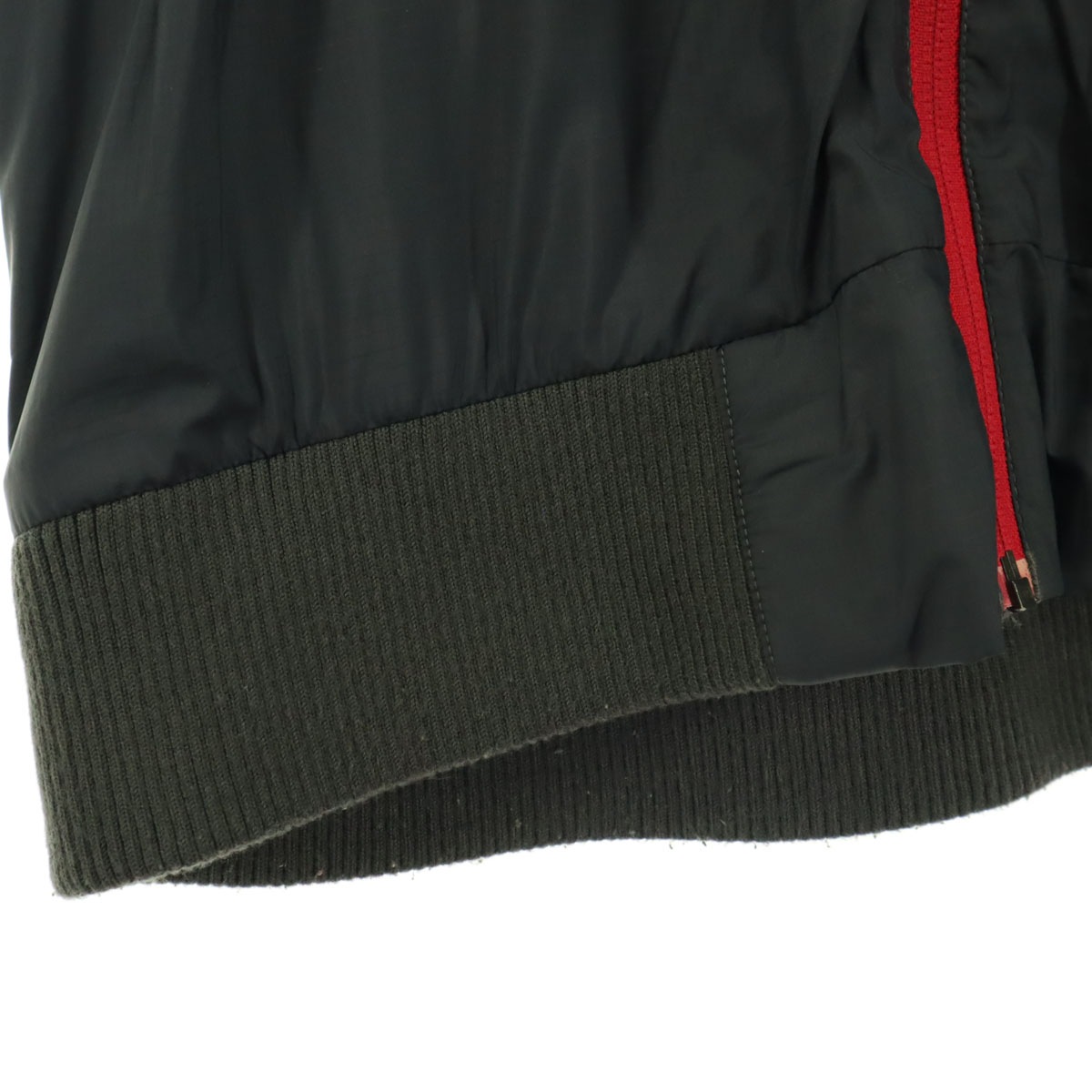 美品 刺繍 長袖 ウインドブレーカー ダークグレー系 NPO01134 メンズ 古着 美品 刺繍 長袖 ウインドブレーカー ダークグレー系 NPO01134 メンズ 古着