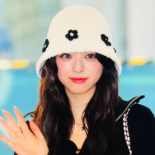 Qoo10] 【ITZY ユナ着用】正規品 FLOWE