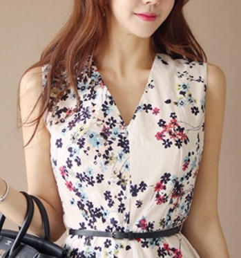 花柄ノースリーブロングワンピース ワンピース ロング丈 袖なし ノースリーブ Vネック フレア Aライン ベルト インナー 爽やか 大人スタイル かわいい 大人可愛い きれいめ シンプル 大人 上品 花柄ノースリーブロングワンピース ワンピース ロング丈 袖なし ノースリーブ Vネック フレア Aライン ベルト インナー 爽やか 大人スタイル かわいい 大人可愛い きれいめ シンプル 大人 上品