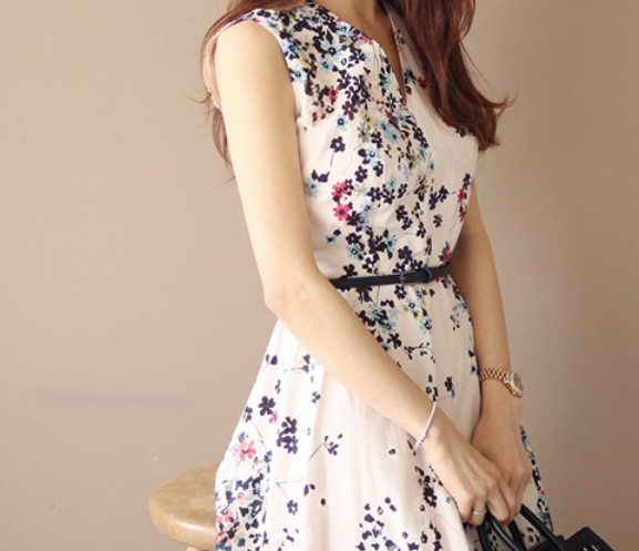 花柄ノースリーブロングワンピース ワンピース ロング丈 袖なし ノースリーブ Vネック フレア Aライン ベルト インナー 爽やか 大人スタイル かわいい 大人可愛い きれいめ シンプル 大人 上品 花柄ノースリーブロングワンピース ワンピース ロング丈 袖なし ノースリーブ Vネック フレア Aライン ベルト インナー 爽やか 大人スタイル かわいい 大人可愛い きれいめ シンプル 大人 上品