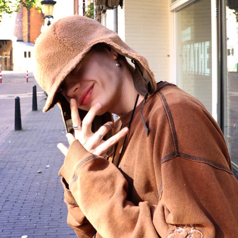 SUZY着用 [SLEEPY SLIP] REVERSIBLE SATIN TROOPER HAT