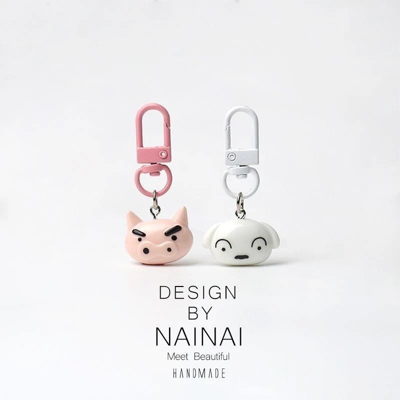 【急速出荷】漫画のかわいいクレヨンシャツシャツキーチェーンかわいいバッグペンダント面白い楽しい汎用吊り下げ飾り飾り飾り飾り