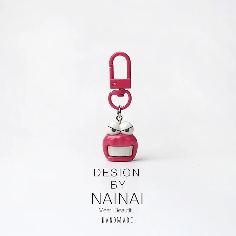 【急速出荷】漫画のかわいいクレヨンシャツシャツキーチェーンかわいいバッグペンダント面白い楽しい汎用吊り下げ飾り飾り飾り飾り