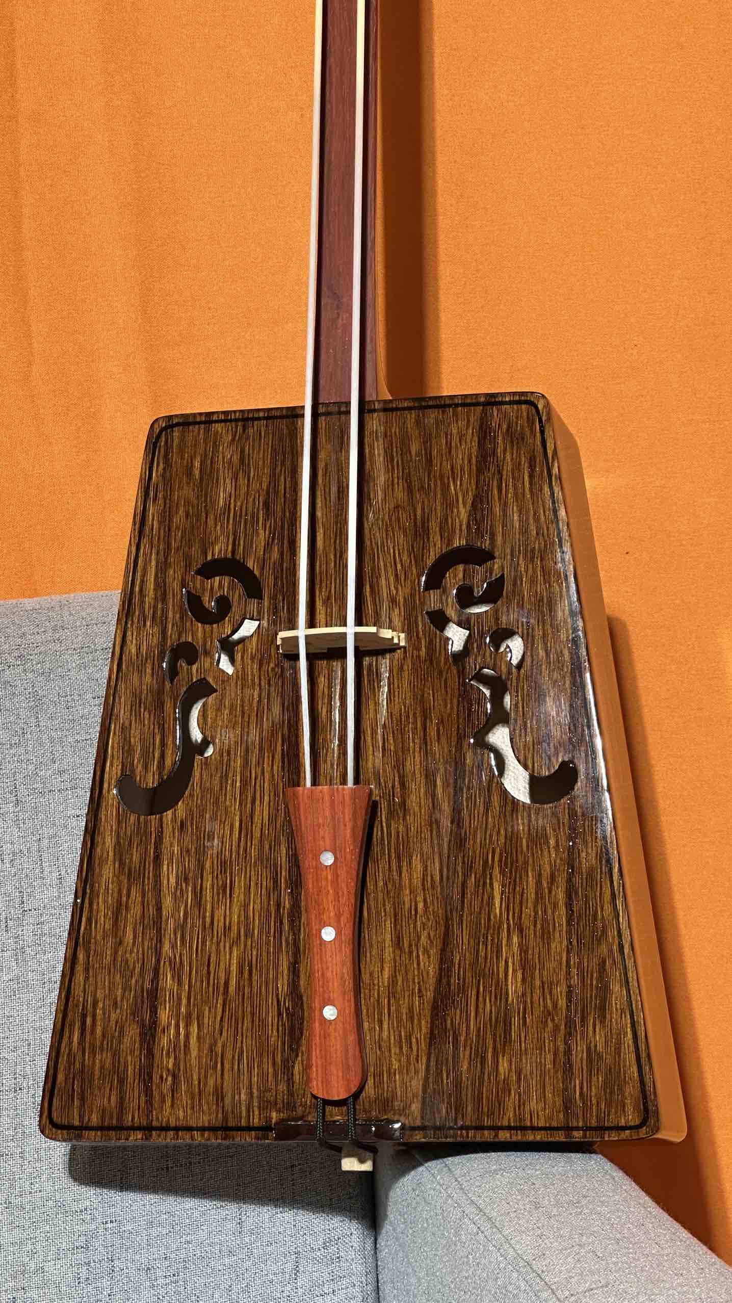 馬頭琴 茶色 内モンゴルの弦楽器