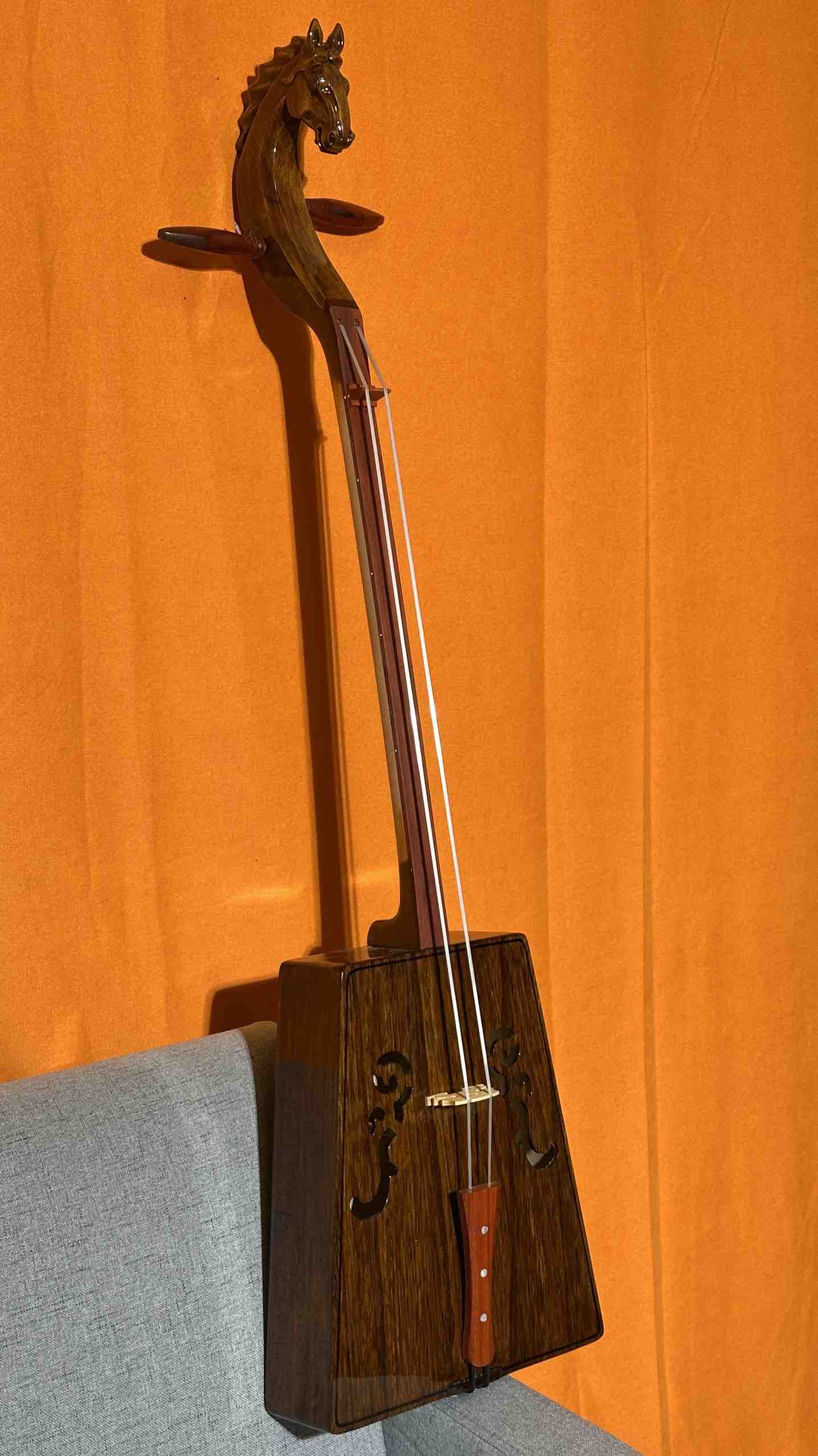 馬頭琴 茶色 内モンゴルの弦楽器