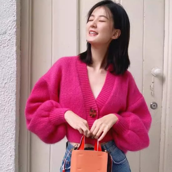 ニットカーディガン レディース カーディガン ニット セーター トップス Ｖネック 羽織 フロントボタン ショート丈 ボリューム袖 シンプル 無地 カジュアル お出かけ おしゃれ 秋冬 ファッション