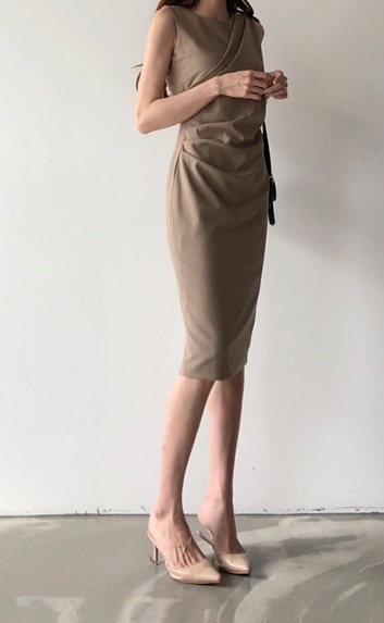 ワンピース レディース タイトワンピース ひざ丈 袖なし ノースリーブ ラウンドネック タイト 細身