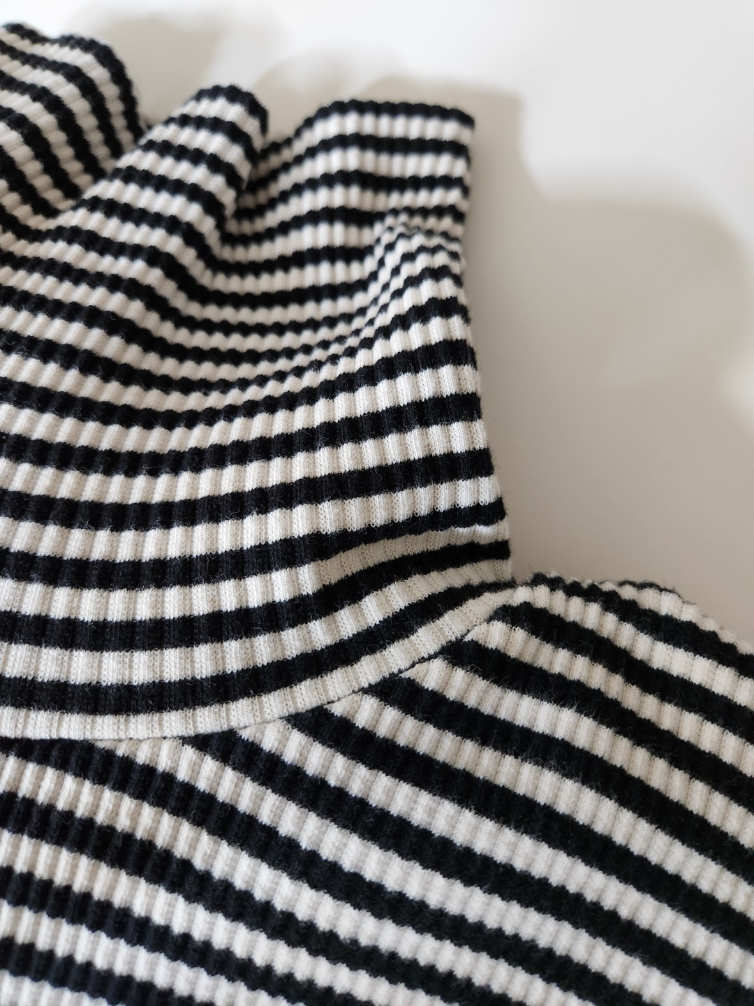 IU IUと一緒に着るストライプニットピンクパンダ IU IUと一緒に着るストライプニットピンクパンダ