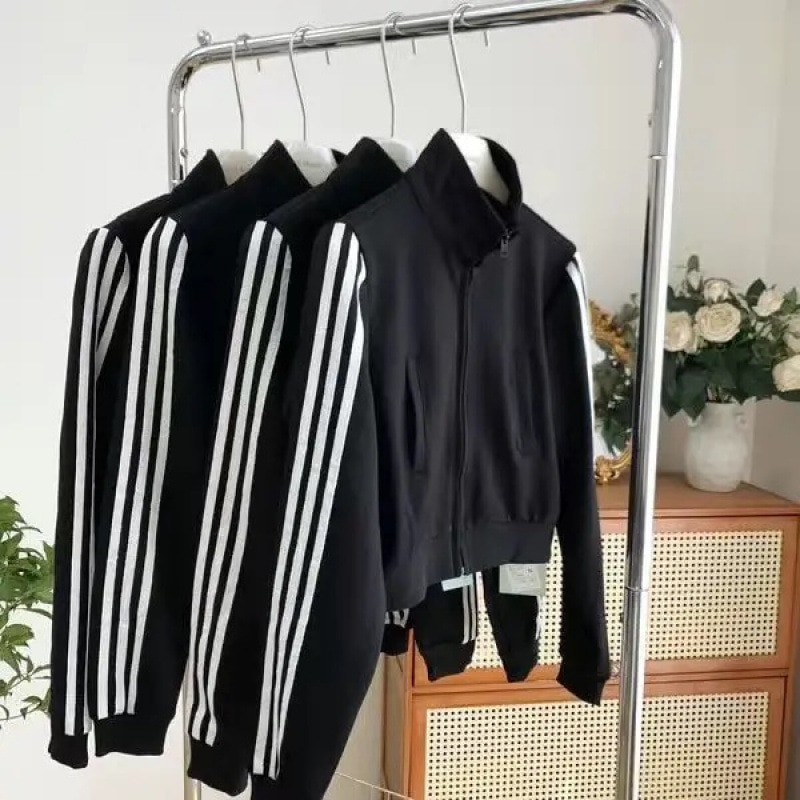 三本ラインショート丈スウェットジャケット レディース2025新作 春秋用 野球ジャケット 秋口・初秋用 スポーツ 早秋コーデ