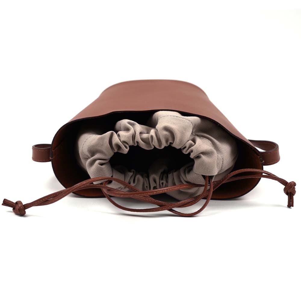 イルビゾンテ ショルダーバッグ ハンドバッグ レディース レザー 本革 ブラウン RUGGINE IL BISONTE BBU025-PV0041-BW471 イルビゾンテ ショルダーバッグ ハンドバッグ レディース レザー 本革 ブラウン RUGGINE IL BISONTE BBU025-PV0041-BW471