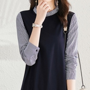 重ね着風 フェイクレイヤード スリット風切替え フリルネック ワンピース ミディアム丈 ひざ上 膝丈 重ね着風 フェイクレイヤード スリット風切替え フリルネック ワンピース ミディアム丈 ひざ上 膝丈