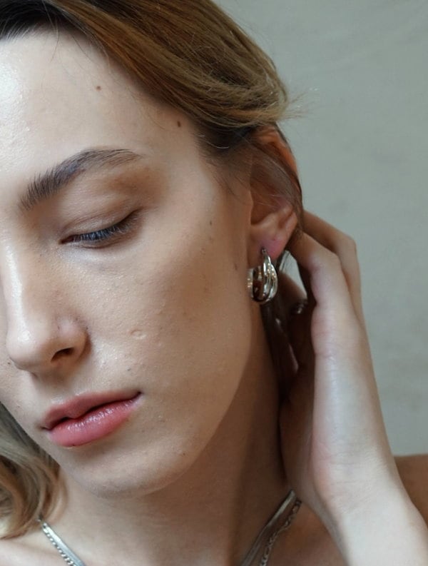 【justLoveR.】Isabelle Hoop Earrings ピアス BTS ジミン着用 Qoo10] justLoveR. 【BTS ジミン着用】Clementin