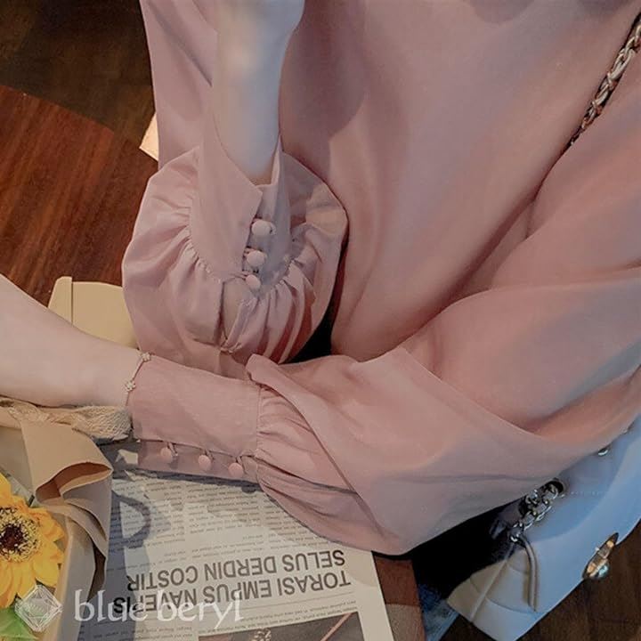 ブルーベリル ブラウス レディース バックリボン シフォン フレア パフスリーブ 長袖 立ち襟 くるみ釦 カフス BB025(ピンク, M) ブルーベリル ブラウス レディース バックリボン シフォン フレア パフスリーブ 長袖 立ち襟 くるみ釦 カフス BB025(ピンク, M)