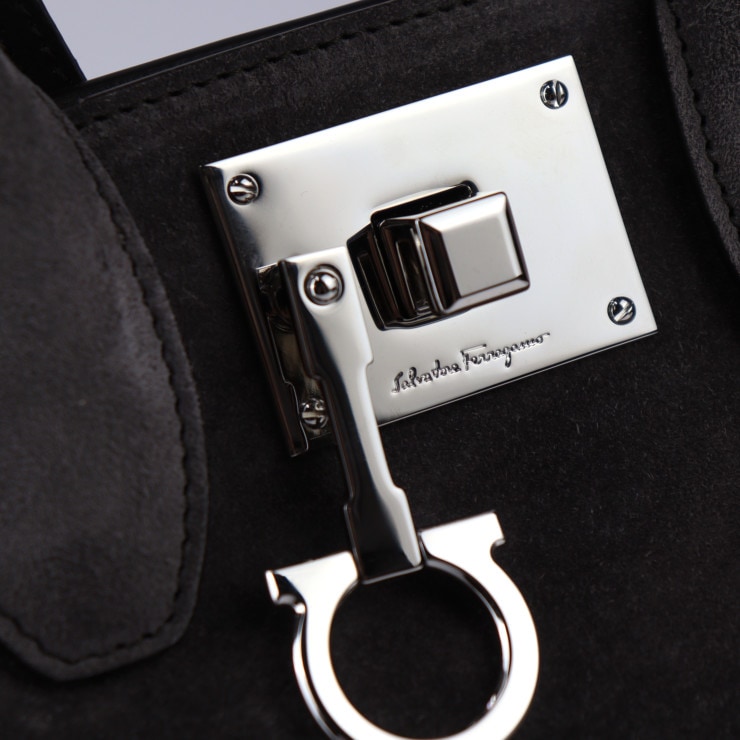 超美品 サルヴァトーレ フェラガモ ハンドバッグ 21 H796 スタジオ スモール バッグ ガンチーニ スエード グレー系 シルバー金具 2WAY【本物保証】【本物保証】