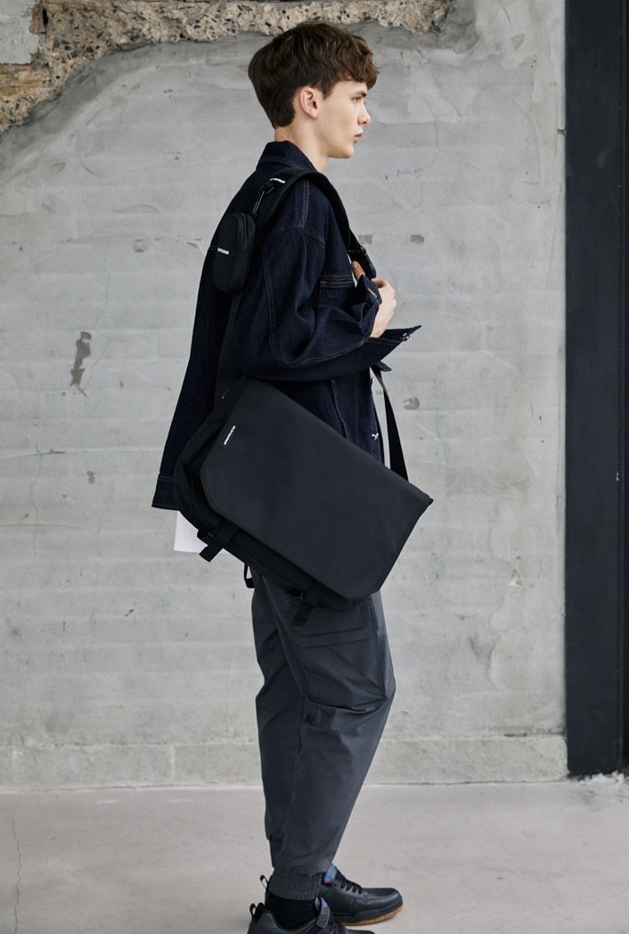 YOUTH LOGO CORDURA NYLON MESSENGER BAG JLBA3E725BK JILL BY JILLSTUART ジルバイジルスチュアート ジルスチュアート ニューヨーク ク