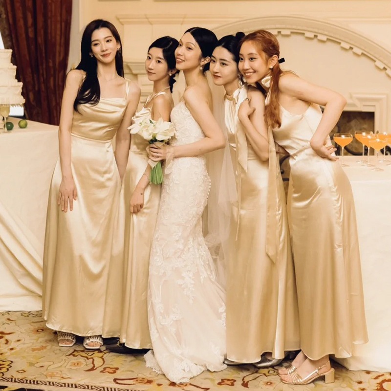 充填された花嫁介添人服2025サテンシャンパンカラーハイエンドの感覚は小さなドレスに着用できます写真花嫁介添人服