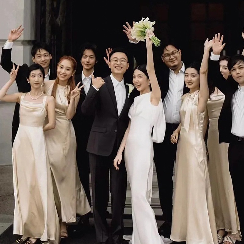 充填された花嫁介添人服2025サテンシャンパンカラーハイエンドの感覚は小さなドレスに着用できます写真花嫁介添人服