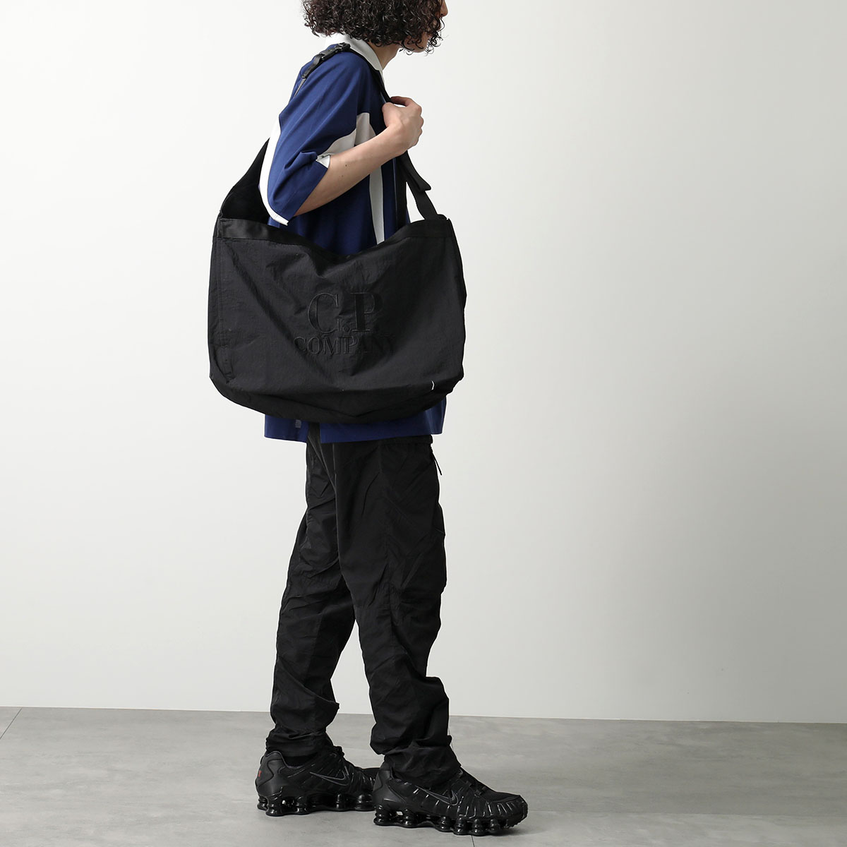 C.P.COMPANY シーピーカンパニー ショルダーバッグ PLAIN PAPER TOUCH 18CMAC227A 110188G メンズ ナイロン トートバッグ 撥水 ロゴ 刺繍 鞄 999