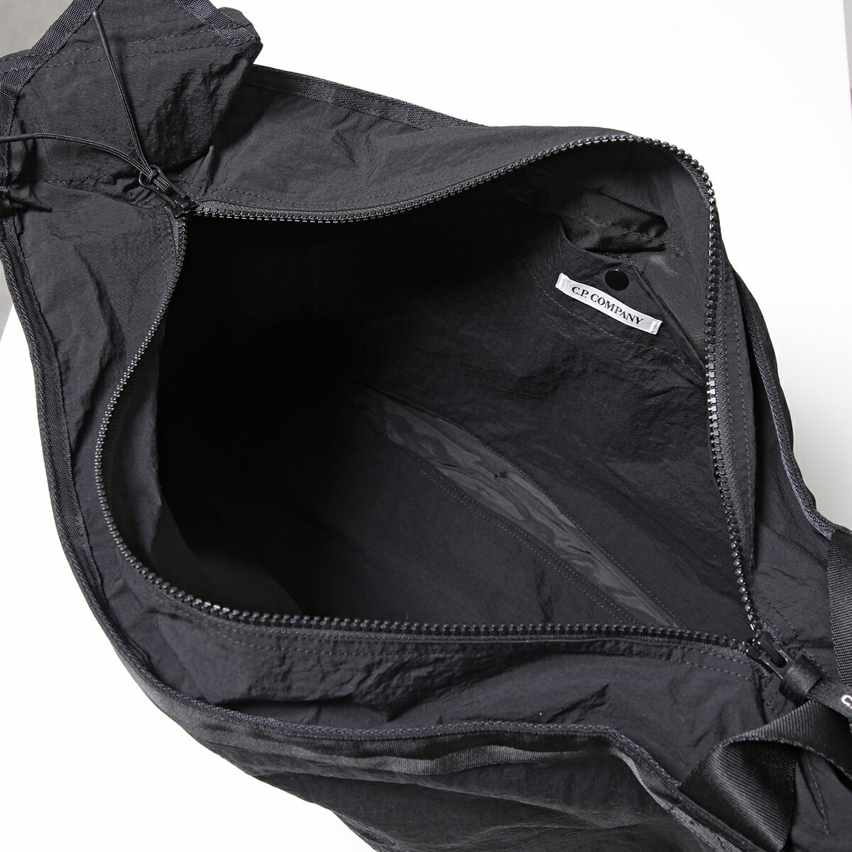 C.P.COMPANY シーピーカンパニー ショルダーバッグ PLAIN PAPER TOUCH 18CMAC227A 110188G メンズ ナイロン トートバッグ 撥水 ロゴ 刺繍 鞄 999
