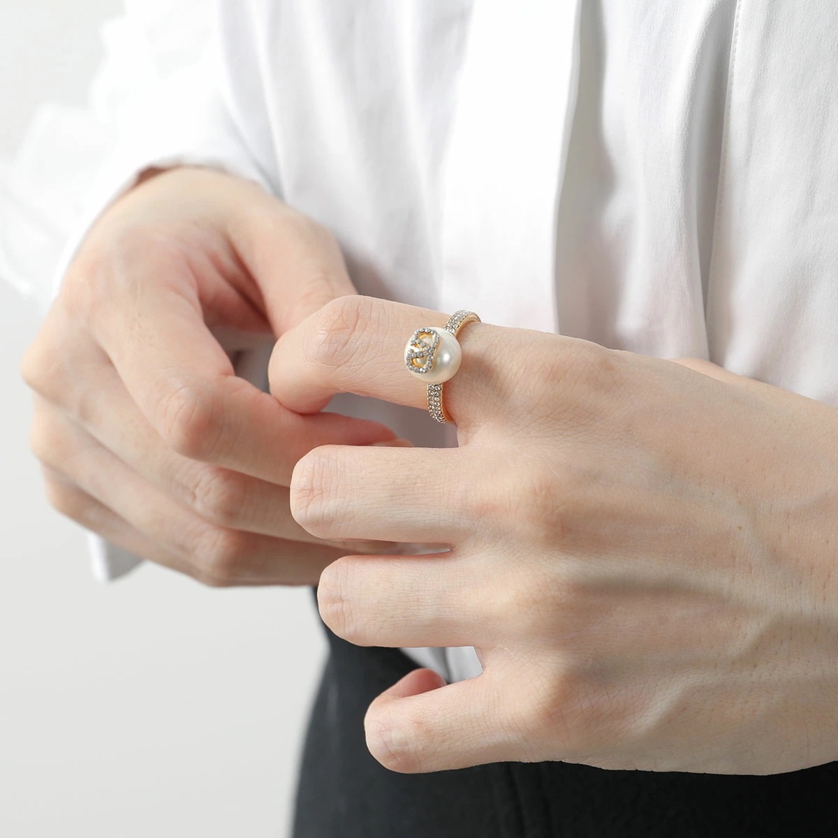 VALENTINO ヴァレンティノ リング 5W2J0W71 QVS レディース Vロゴ パール クリスタル装飾 指輪 アクセサリー Y49