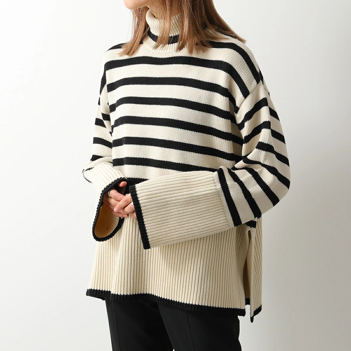 Toteme トーテム セーター 212 562 758 レディース シグネチャー ストライプ タートルネック ニット ウールブレンド 876/LIGHT-SA Toteme トーテム セーター 212 562 758 レディース シグネチャー ストライプ タートルネック ニット ウールブレンド 876/LIGHT-SA