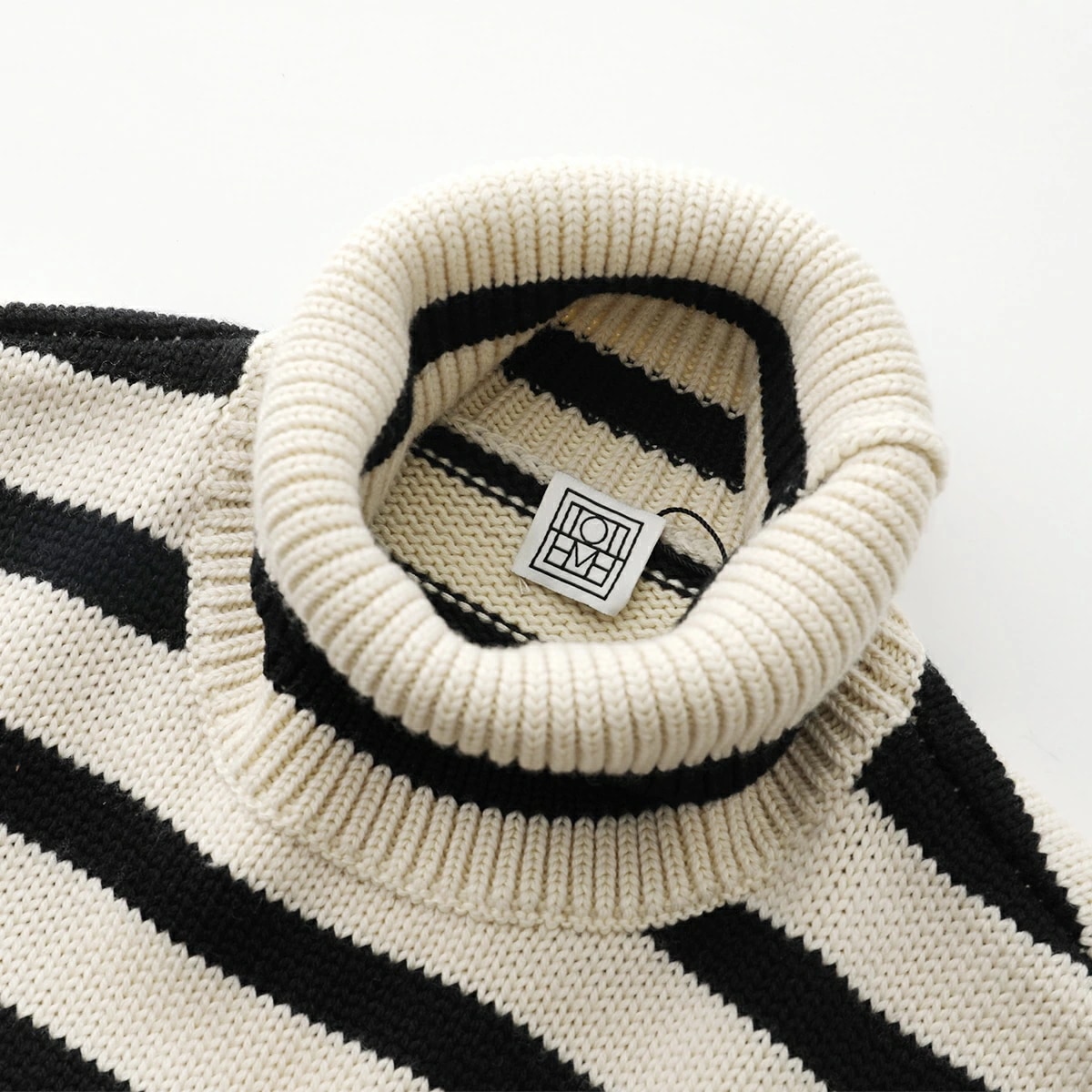 Toteme トーテム セーター 212 562 758 レディース シグネチャー ストライプ タートルネック ニット ウールブレンド 876/LIGHT-SA Toteme トーテム セーター 212 562 758 レディース シグネチャー ストライプ タートルネック ニット ウールブレンド 876/LIGHT-SA