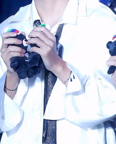 Qoo10] BTS V テテ着用 ブレスレット 赤