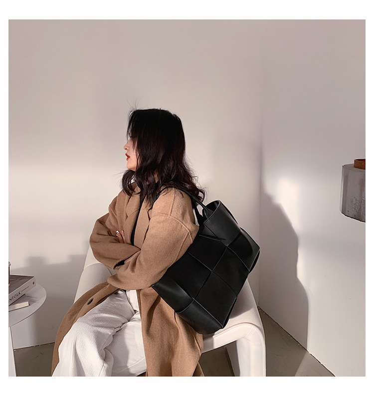 バッグ カバン 鞄 レディース レディースバッグ トートバッグ 仕事用バッグ PU革バッグ 便利 大容量 収納 多収納 高見え 韓国 格上げ 大人可愛い おしゃれ お洒落 レトロ エレガント 存在感