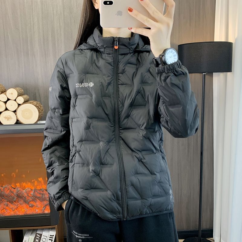 新型ダウンジャケット女性薄型防風保温フード付きアウトドアスポーツカジュアルファッション百合ダウンジャケット女性 新型ダウンジャケット女性薄型防風保温フード付きアウトドアスポーツカジュアルファッション百合ダウンジャケット女性