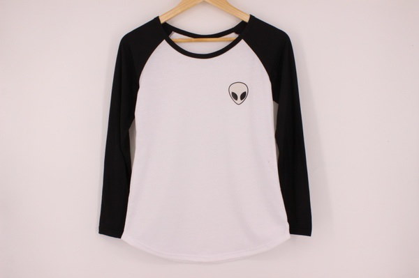 新しいファッションの基本的な春の女性の女性のレディースカジュアルなTシャツロングスリーブのO - ネックエイリアンのプリントTシャツのパット 新しいファッションの基本的な春の女性の女性のレディースカジュアルなTシャツロングスリーブのO - ネックエイリアンのプリントTシャツのパット