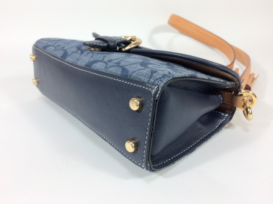 ショルダーバッグ シグネチャー キャンバスレザー ネイビー 中古品