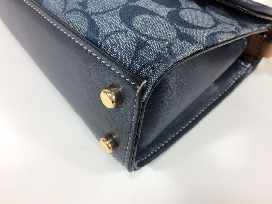 ショルダーバッグ シグネチャー キャンバスレザー ネイビー 中古品