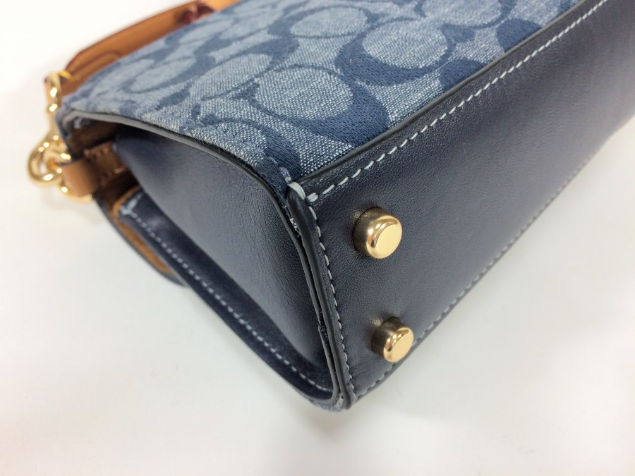 ショルダーバッグ シグネチャー キャンバスレザー ネイビー 中古品