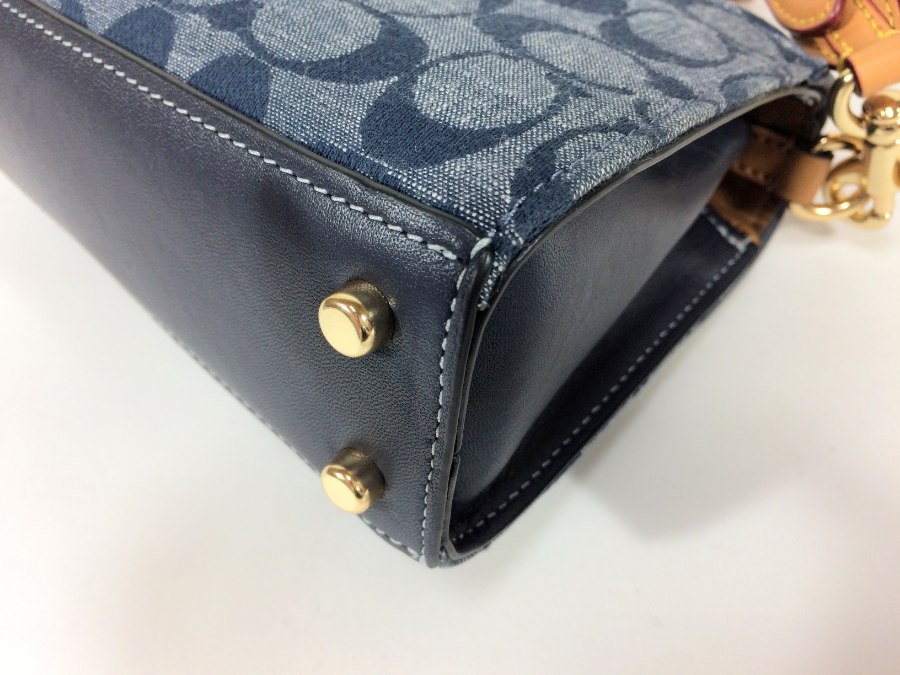 ショルダーバッグ シグネチャー キャンバスレザー ネイビー 中古品