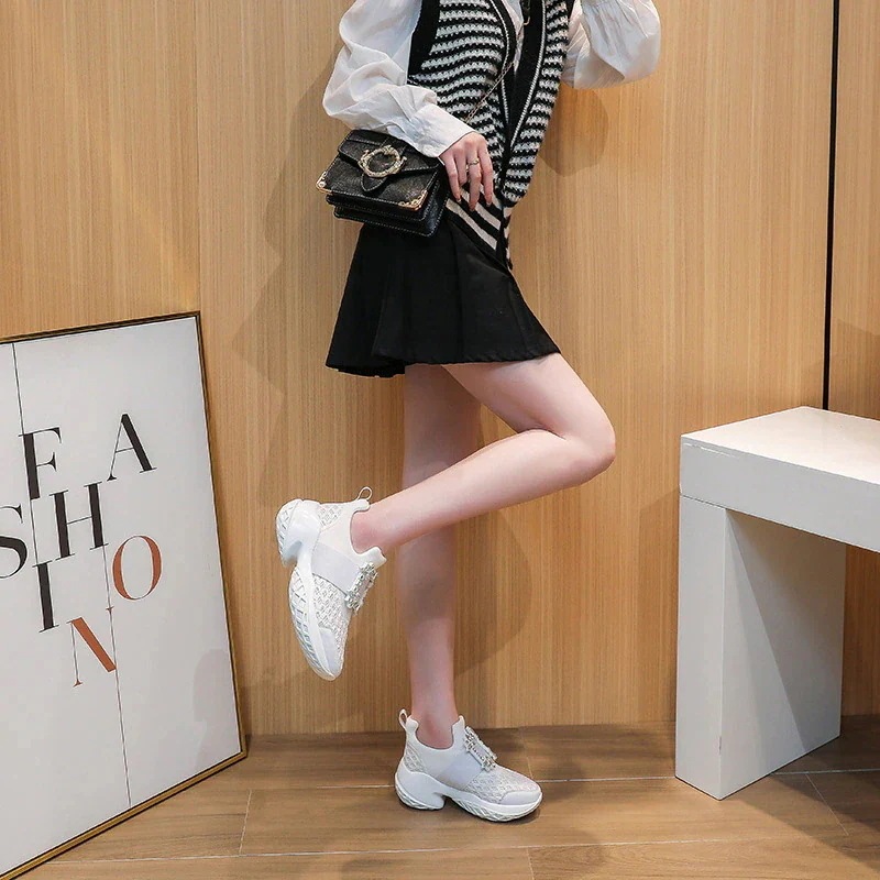 スポーツシューズ メッシュ レディース スニーカーシューズ ネイビー ビジュー モチーフ 黒白配合スニーカースリッポンインヒールスニーカー スポーツシューズ メッシュ レディース スニーカーシューズ ネイビー ビジュー モチーフ 黒白配合スニーカースリッポンインヒールスニーカー