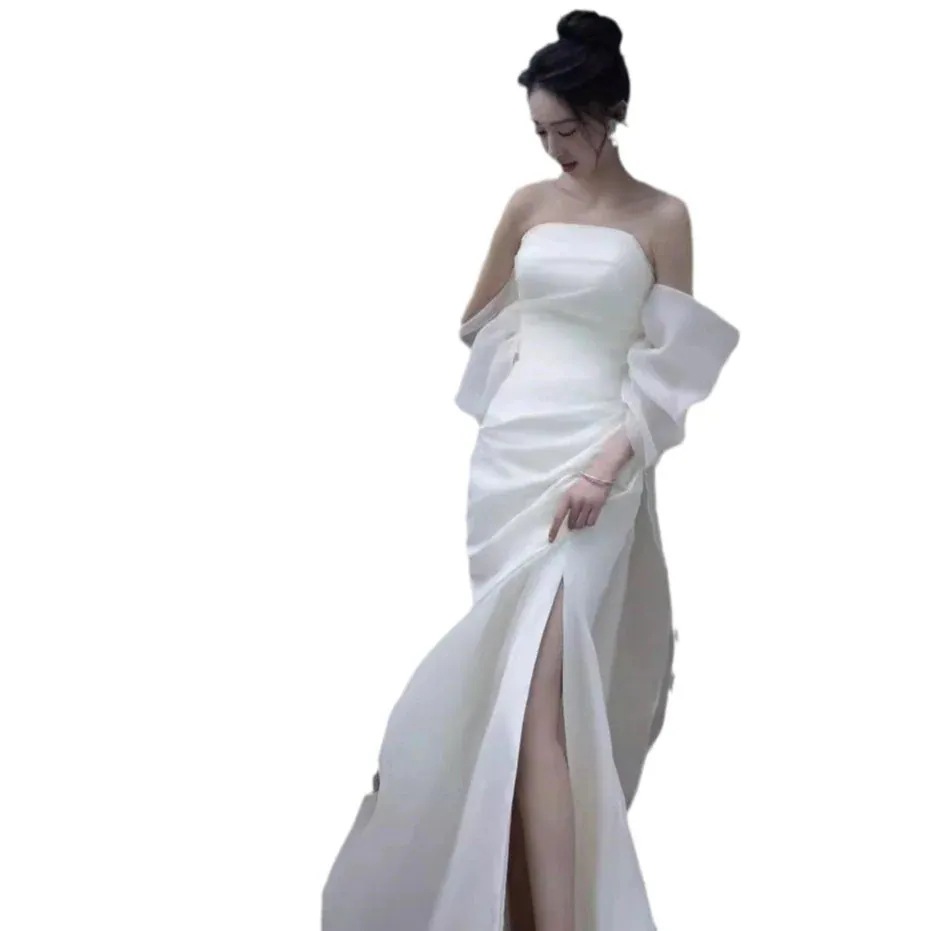 撮影 海外挙式　ビーチフォト 結婚式 二次会 花嫁 披露宴 演奏会 ウェディングドレス ワンショルダーのドレス ホワイトサテン マーメイドドレス ガーデンフォト セルフフォト ブライダル