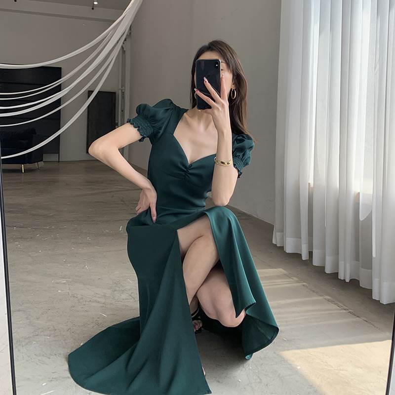 ドレス ワンピース レディース ミモレ丈 Aライン フレア 半袖 Vネック パフスリーブ スリット かわいい 大人可愛い かっこいい 黒 赤 緑 ブラック レッド グリーン セクシー きれいめ 大人