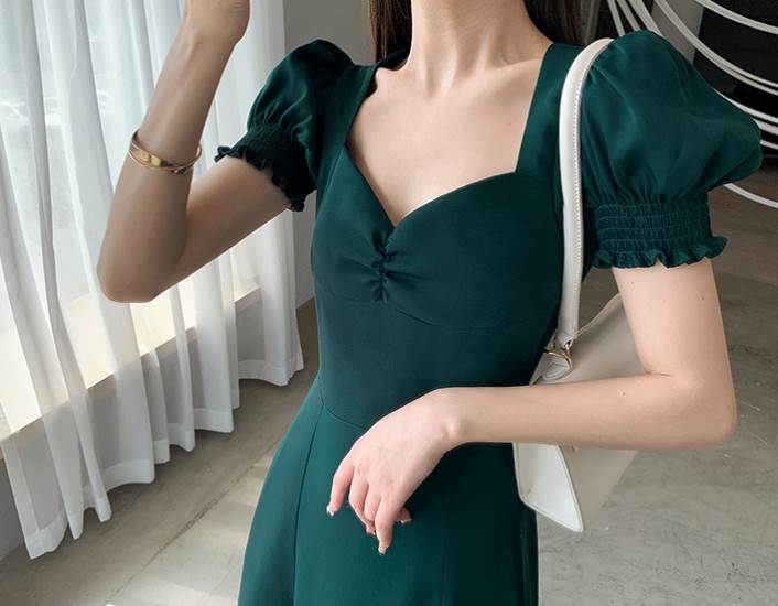 ドレス ワンピース レディース ミモレ丈 Aライン フレア 半袖 Vネック パフスリーブ スリット かわいい 大人可愛い かっこいい 黒 赤 緑 ブラック レッド グリーン セクシー きれいめ 大人