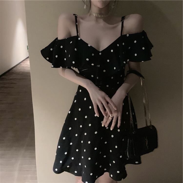 ドット柄 水玉 夏 ワンピース レディース ショート 半袖 Vネック Aライン フリル サスペンダー かわいい 大人可愛い きれいめ シンプル カジュアル 上品 おしゃれ レトロ こなれ感 ラフ ガー