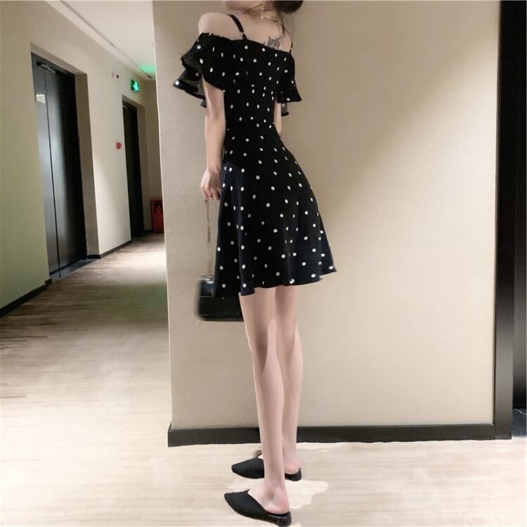 ドット柄 水玉 夏 ワンピース レディース ショート 半袖 Vネック Aライン フリル サスペンダー かわいい 大人可愛い きれいめ シンプル カジュアル 上品 おしゃれ レトロ こなれ感 ラフ ガー