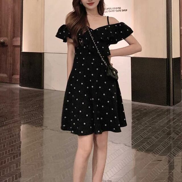 ドット柄 水玉 夏 ワンピース レディース ショート 半袖 Vネック Aライン フリル サスペンダー かわいい 大人可愛い きれいめ シンプル カジュアル 上品 おしゃれ レトロ こなれ感 ラフ ガー