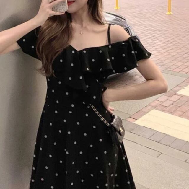 ドット柄 水玉 夏 ワンピース レディース ショート 半袖 Vネック Aライン フリル サスペンダー かわいい 大人可愛い きれいめ シンプル カジュアル 上品 おしゃれ レトロ こなれ感 ラフ ガー