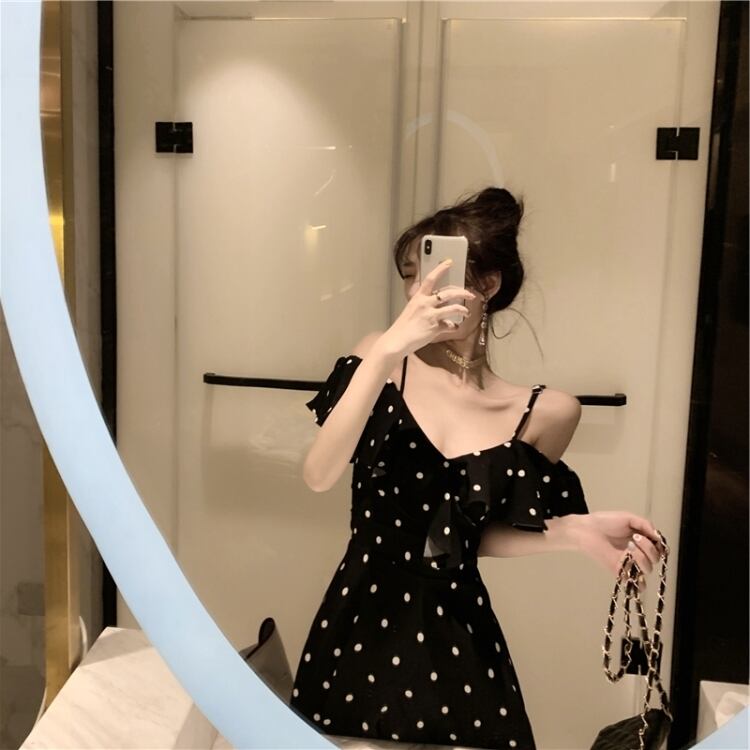 ドット柄 水玉 夏 ワンピース レディース ショート 半袖 Vネック Aライン フリル サスペンダー かわいい 大人可愛い きれいめ シンプル カジュアル 上品 おしゃれ レトロ こなれ感 ラフ ガー
