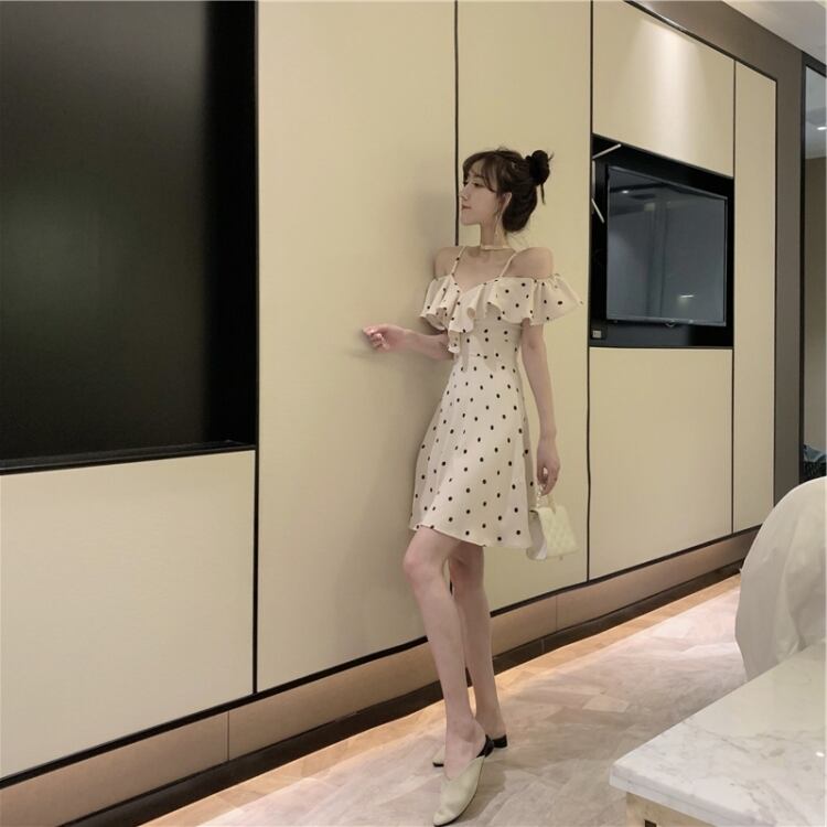 ドット柄 水玉 夏 ワンピース レディース ショート 半袖 Vネック Aライン フリル サスペンダー かわいい 大人可愛い きれいめ シンプル カジュアル 上品 おしゃれ レトロ こなれ感 ラフ ガー
