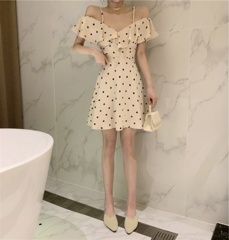 ドット柄 水玉 夏 ワンピース レディース ショート 半袖 Vネック Aライン フリル サスペンダー かわいい 大人可愛い きれいめ シンプル カジュアル 上品 おしゃれ レトロ こなれ感 ラフ ガー