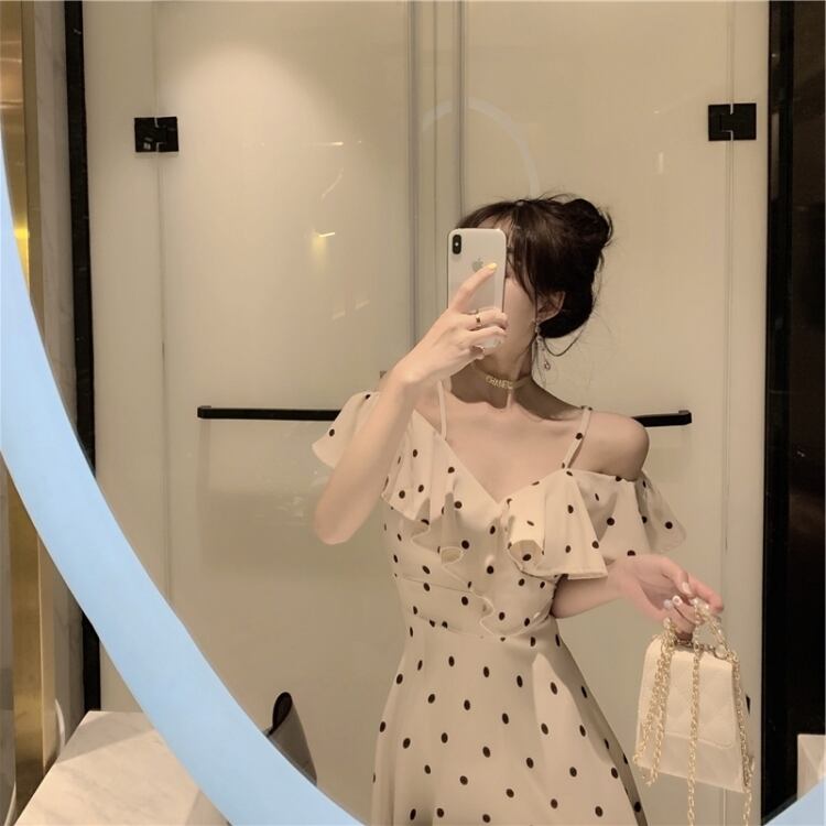 ドット柄 水玉 夏 ワンピース レディース ショート 半袖 Vネック Aライン フリル サスペンダー かわいい 大人可愛い きれいめ シンプル カジュアル 上品 おしゃれ レトロ こなれ感 ラフ ガー