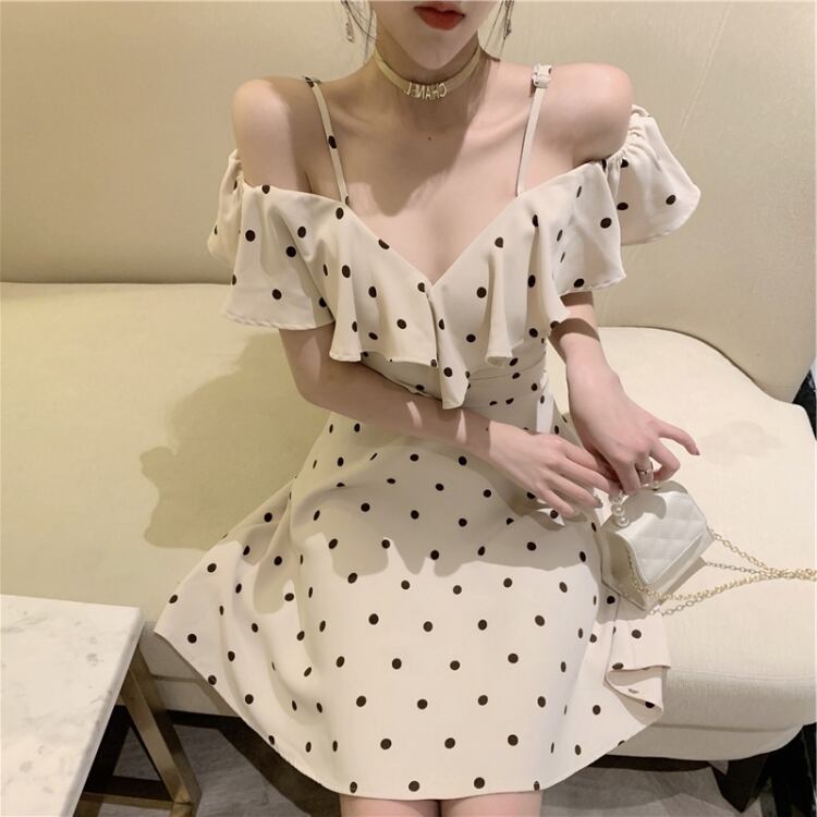 ドット柄 水玉 夏 ワンピース レディース ショート 半袖 Vネック Aライン フリル サスペンダー かわいい 大人可愛い きれいめ シンプル カジュアル 上品 おしゃれ レトロ こなれ感 ラフ ガー