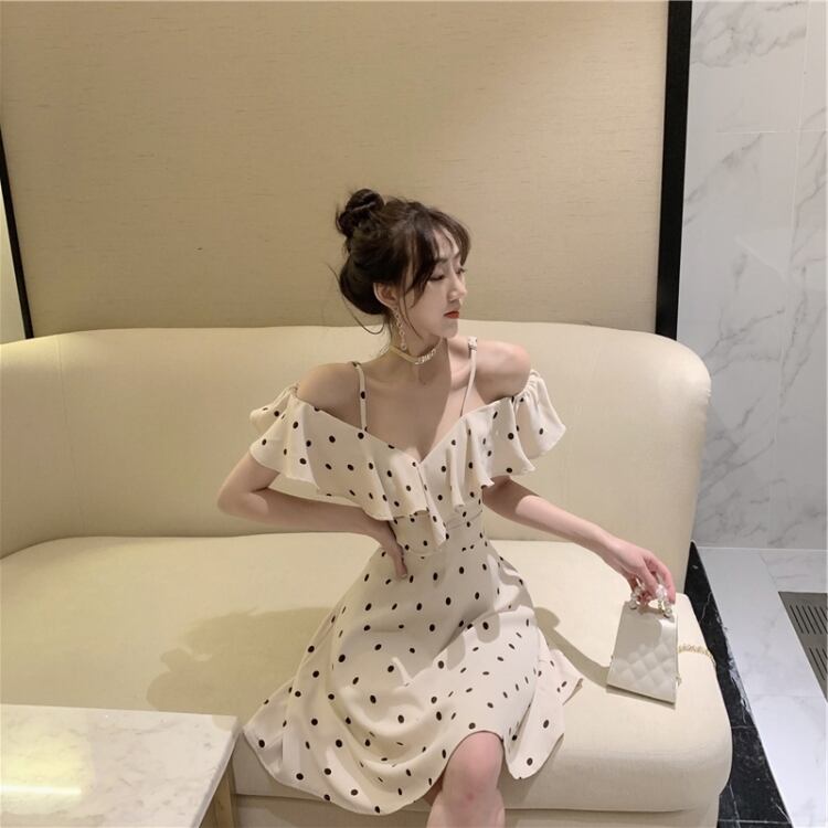 ドット柄 水玉 夏 ワンピース レディース ショート 半袖 Vネック Aライン フリル サスペンダー かわいい 大人可愛い きれいめ シンプル カジュアル 上品 おしゃれ レトロ こなれ感 ラフ ガー
